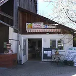 Obst- Und Marschall 아파트