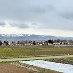 Obst- Und Marschall 아파트